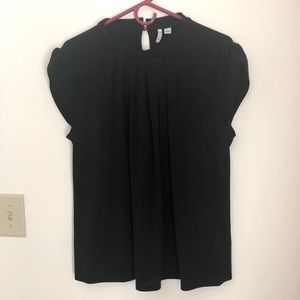 Elle black flow-y short sleeve blouse
